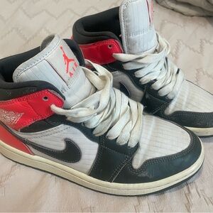 Nike Air Jordan 1 Mid (6)